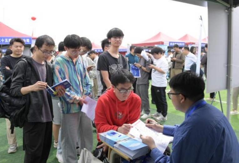 金年会体育举办春季大型招聘会