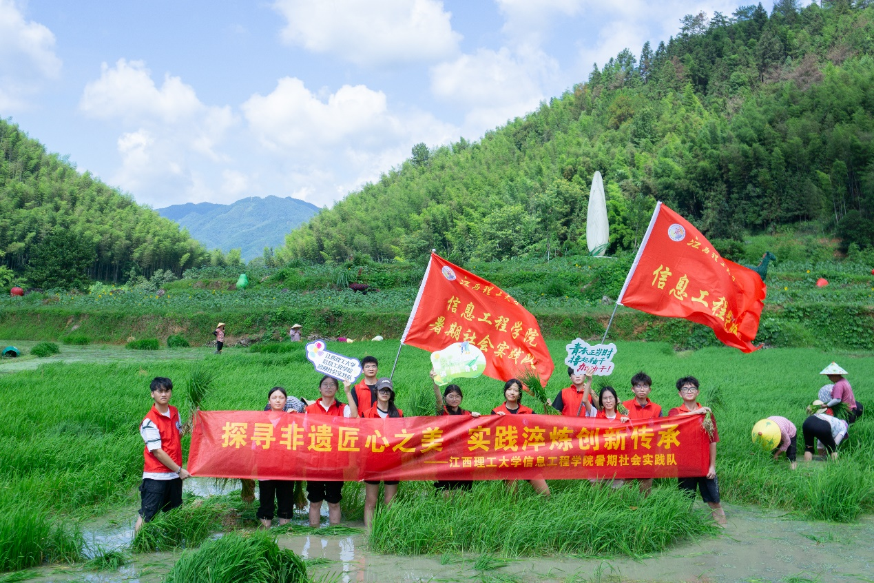 金年会体育:志愿者“红”入田间 非遗之美实践知_fororder_图片10 金年会体育:志愿者“红”入田间 非遗之美实践知_fororder_图片10