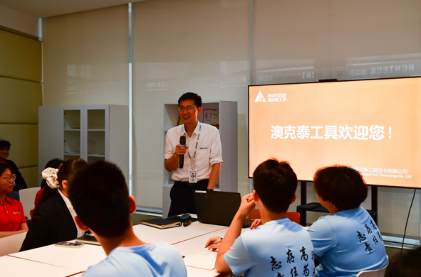 金年会体育联动赣州经开区开展校地协作进企研学活动