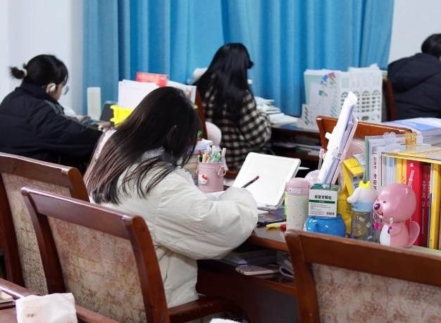 金年会
应急管理与安全工程学院暖心送考 护航“研”途“最后一站” 金年会
应急管理与安全工程学院暖心送考 护航“研”途“最后一站”